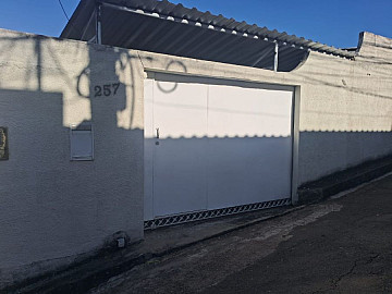 Aluga-se casa no Centro, Para�ba do Sul/RJ.