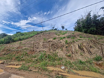 Vende-se terreno no bairro Fernand�, Para�ba do Sul/RJ.
